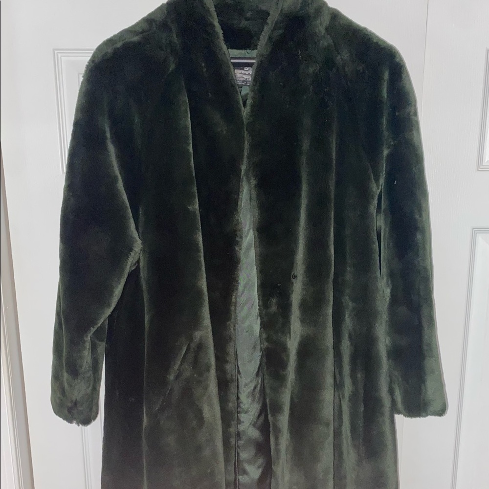 LE NOUVEAU KNEE-LENGTH HUNTER GREEN
SOFT FAUX FUR SWING SWEEP COAT